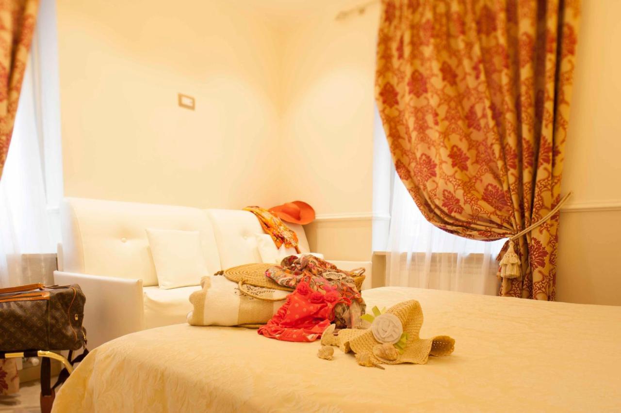 Hotel Astigiana & Appartamenti Varazze Rum bild