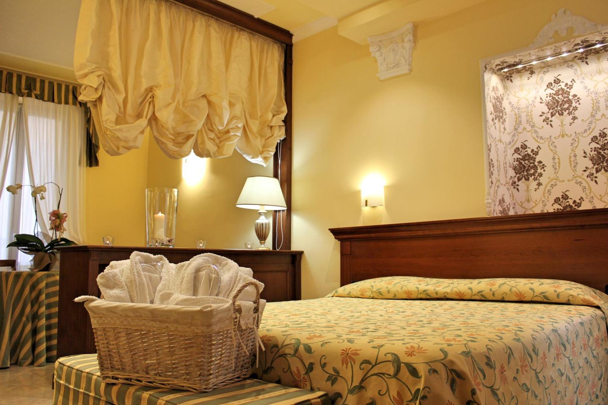 Hotel Astigiana & Appartamenti Varazze Rum bild