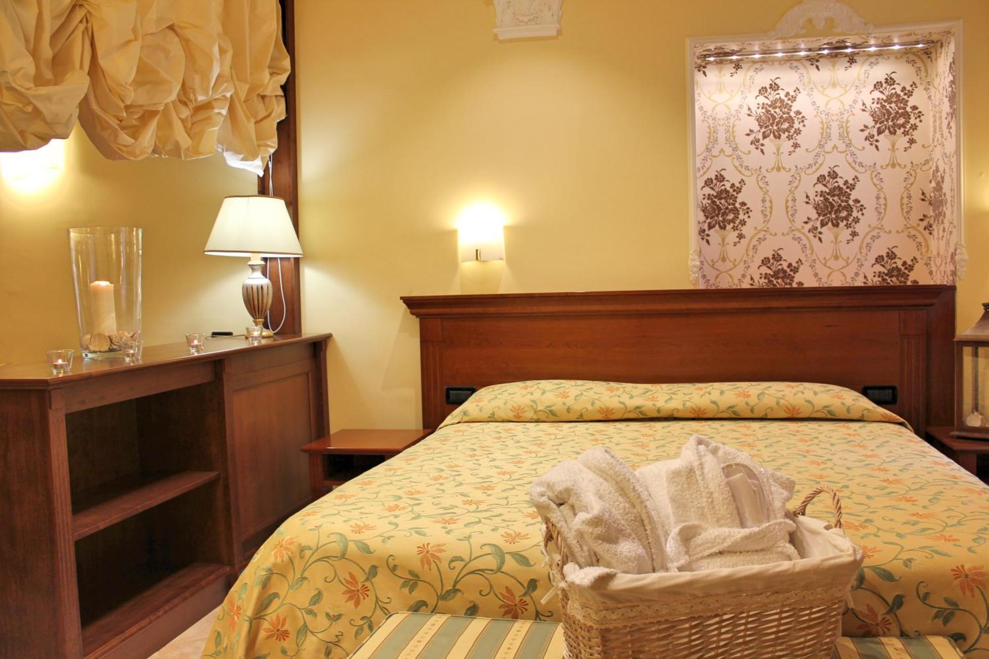 Hotel Astigiana & Appartamenti Varazze Rum bild