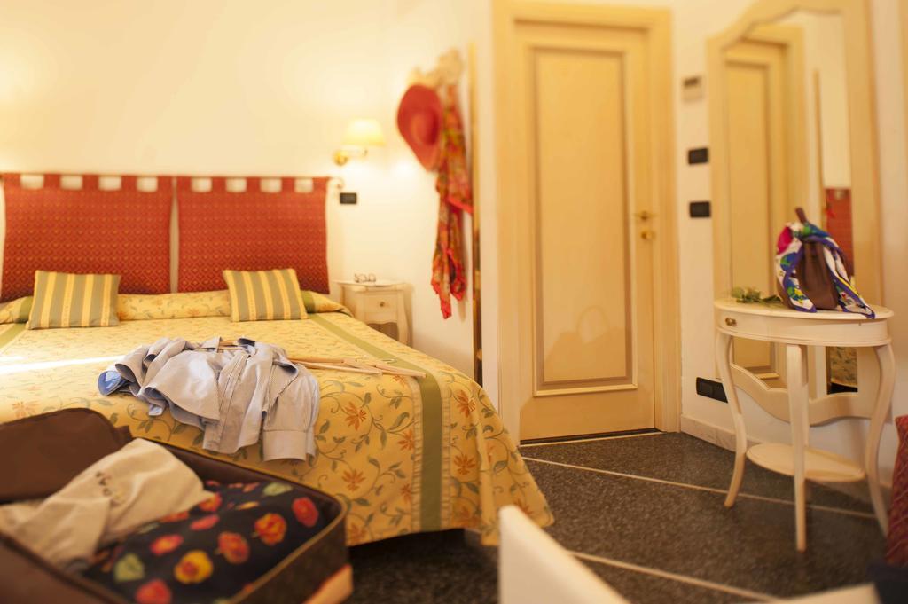 Hotel Astigiana & Appartamenti Varazze Exteriör bild