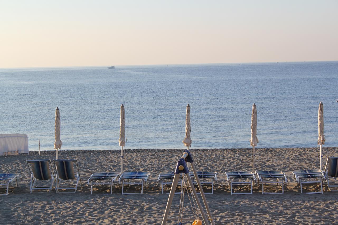 Hotel Astigiana & Appartamenti Varazze Exteriör bild